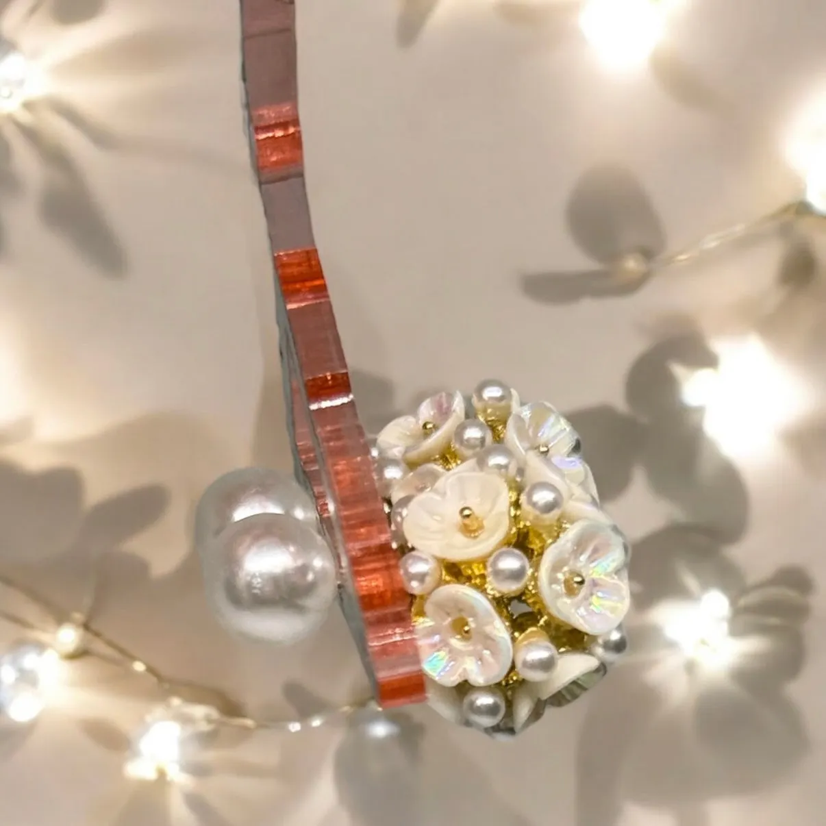 Minimalist - Mini daisy flowers dangle earrings | pearlescent petals resin stones | minimalist iridescent gold elegant floral earrings | bridal party