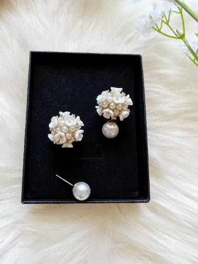 Minimalist - Mini daisy flowers dangle earrings | pearlescent petals resin stones | minimalist iridescent gold elegant floral earrings | bridal party
