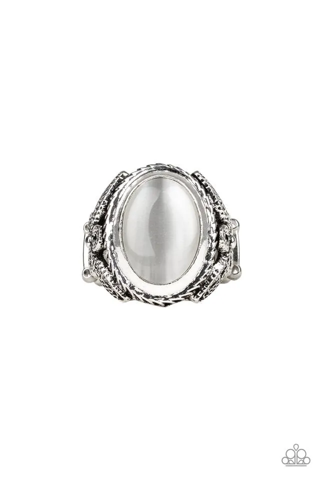 Paparazzi Ring ~ Deep Freeze - White