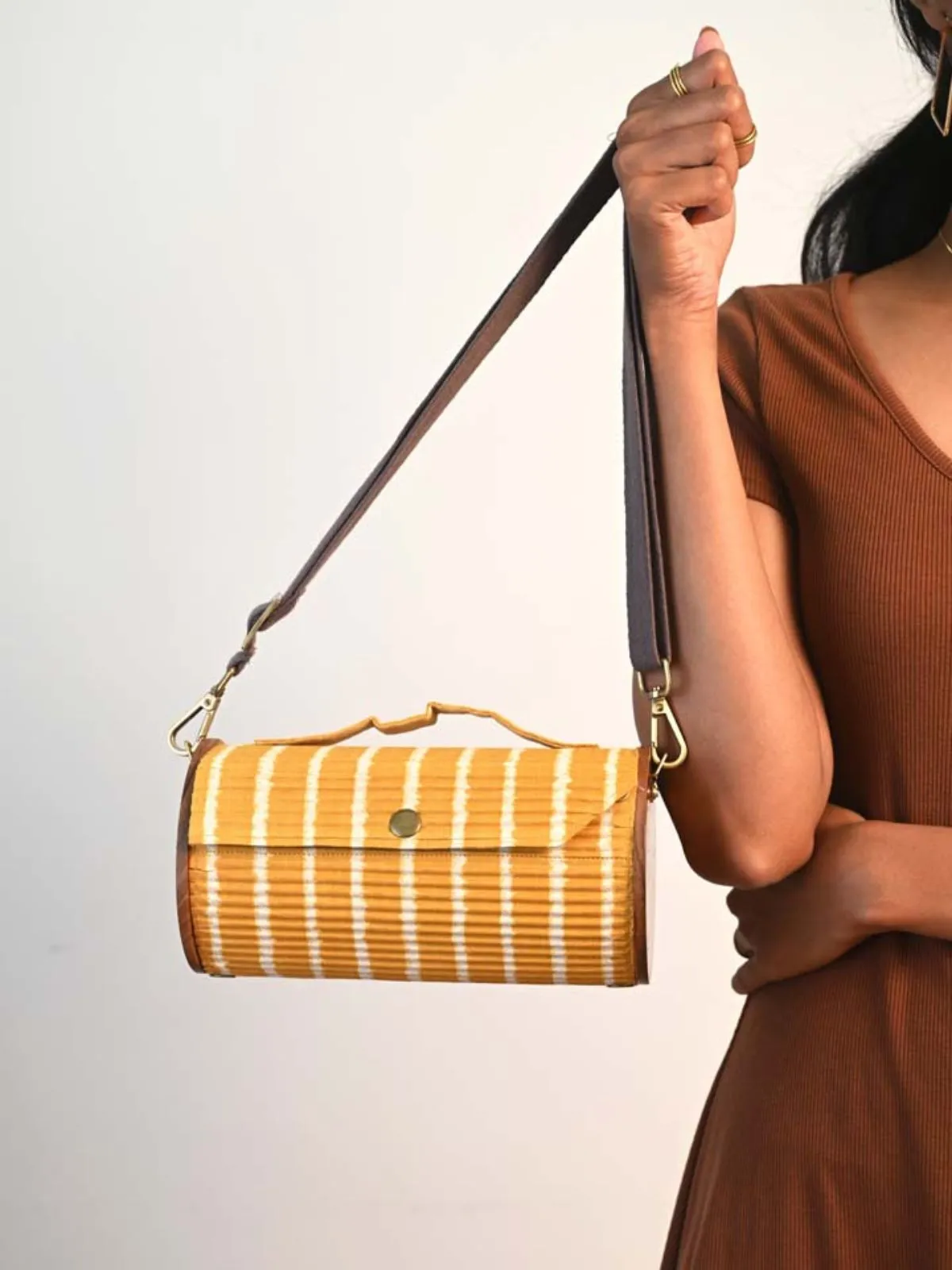 Sunny Pumpkin Round Clutch